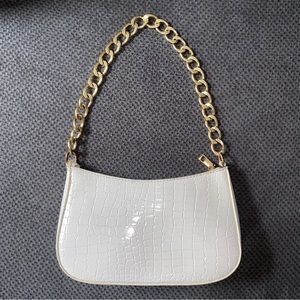 ‼️FINAL CLEARANCE‼️ | Beautiful baguette bag🤍